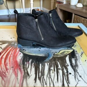 NWOT MICHAEL Michael Kors Black Distressed Suede Leather Ankle Booties Zipper
